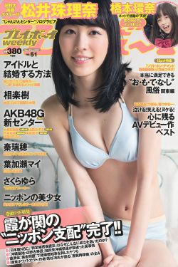 揉搓大学生白嫩双乳